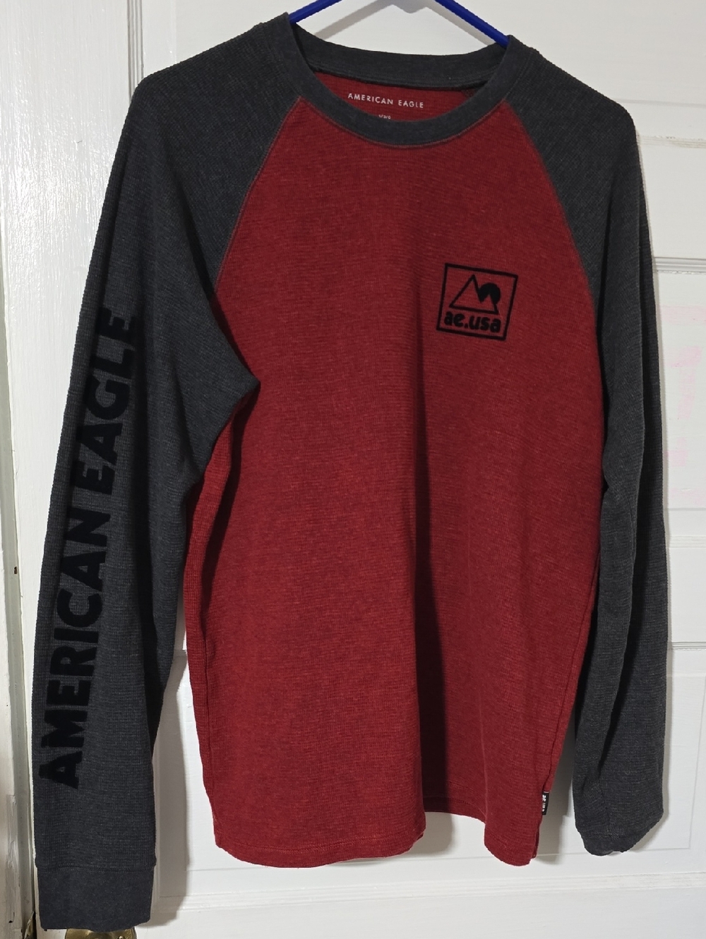 American Eagle Outfitters Men’s Red & Charcoal Raglan Crew Sweatshirt